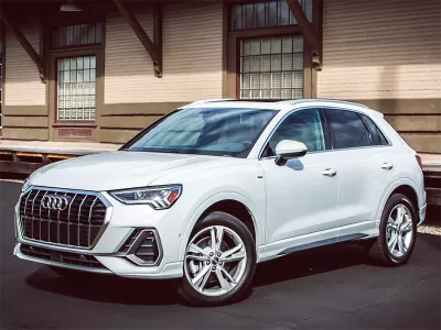 Dịch vụ thay Kính chắn gió xe Audi Q3 tận nơi