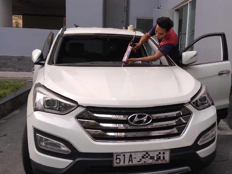 clbauto.com chuyên THAY KÍNH ÔTÔ XE TẢI tận nơi Giá rẻ