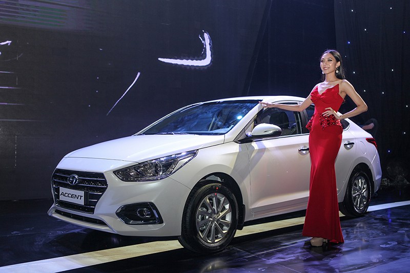 Chuyên THAY KÍNH ÔTÔ XE TẢI tận nơi Giá rẻ