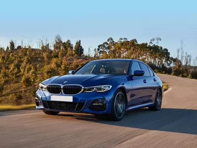 Dịch vụ thay Kính chắn gió xe BMW 330i tận nơi