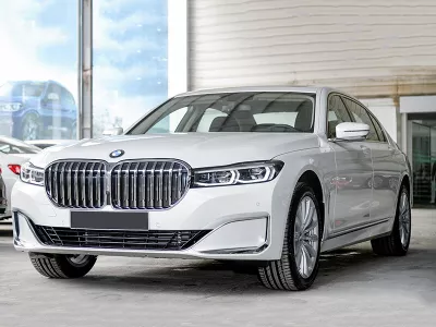Dịch vụ thay Kính chắn gió xe BMW 740Li tận nơi