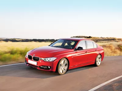 Dịch vụ thay Kính chắn gió xe BMW 335i tận nơi