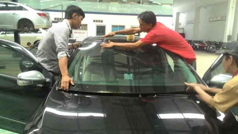 THAY KÍNH XE Vios tận nơi Giá rẻ
