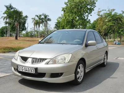 *Dịch vụ thay kính xe Mitsubishi Lancer tại nhà