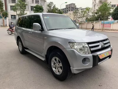 *Dịch vụ thay kính xe Mitsubishi Pajero tại nhà