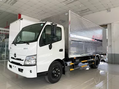 *Dịch vụ thay kính xe tải Hino 1.9 tấn tận nơi