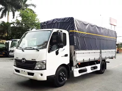 *Dịch vụ thay kính xe tải Hino 4 tấn tận nơi