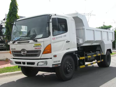 *Dịch vụ thay kính xe tải Hino 6 tấn tận nơi