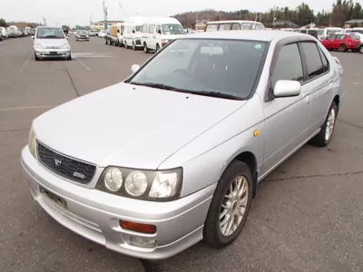 *Dịch vụ thay kính xe Nissan Bluebird tận nơi
