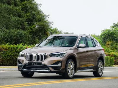 *Dịch vụ thay kính xe BMW X1 tận nơi