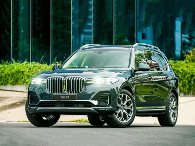 *Dịch vụ thay kính xe BMW X7 tận nơi