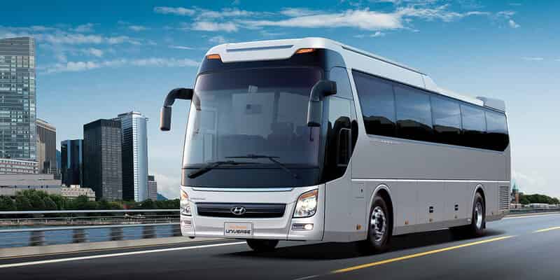 Hình 2: kính xe khách cho tác dụng ngăn cản bụi bẩn, bảo vệ không gian bên trong 