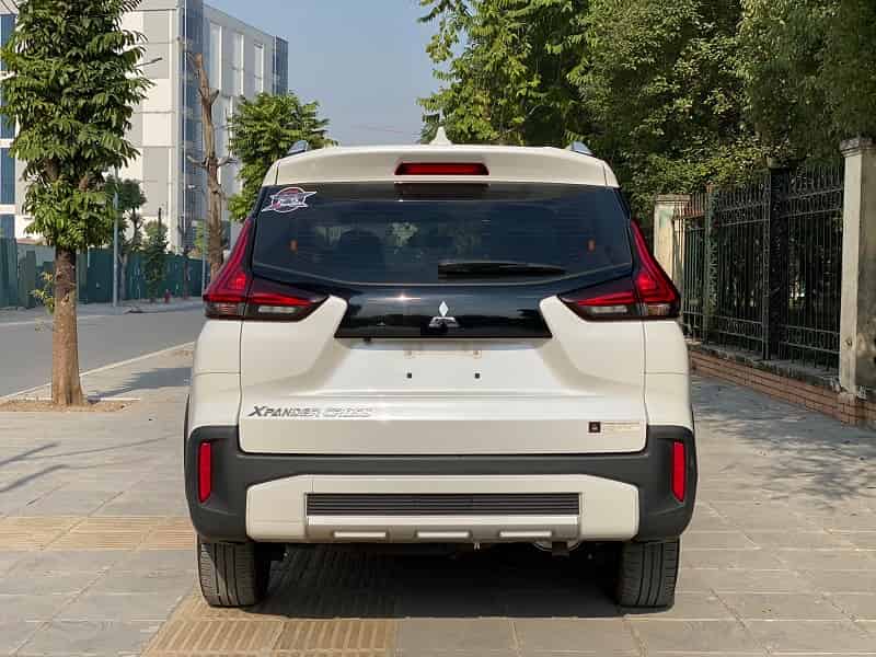 chuyên thay kính xe Mitsubishi Xpander Cross 